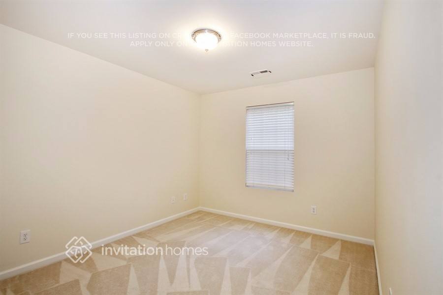 Building Photo - 175 River Hills Dr