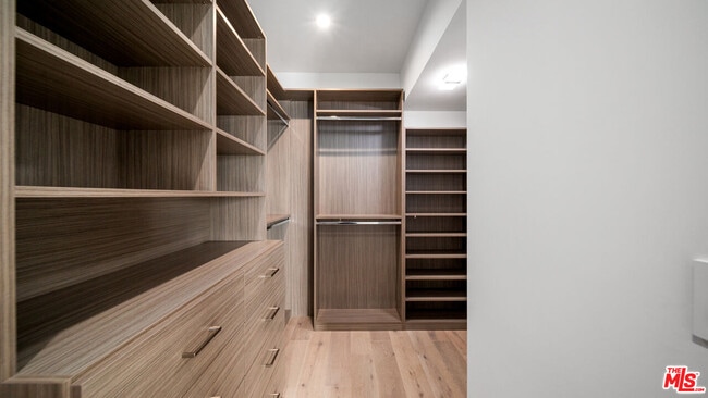 Building Photo - 2435 Penmar Ave