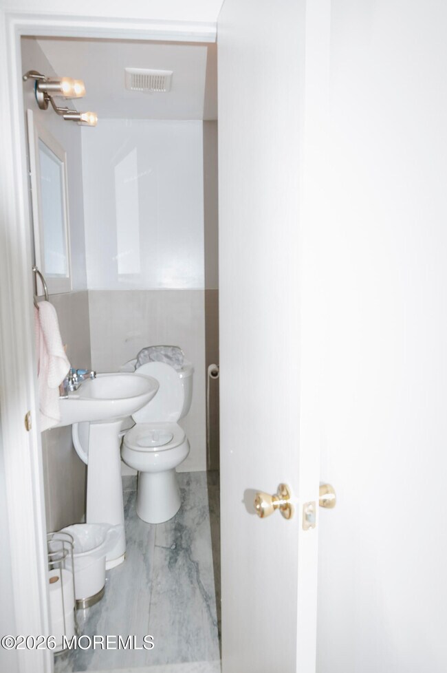 Building Photo - 295 Roosevelt Ave