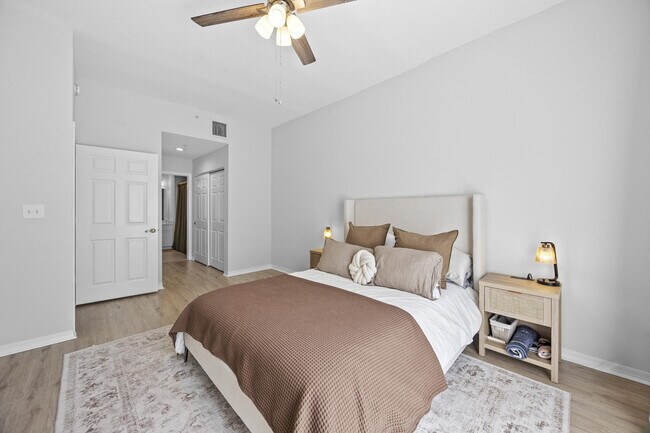 Building Photo - 1203 Town Center Dr