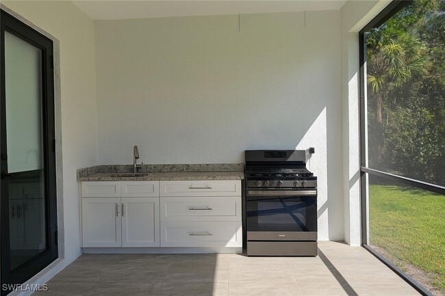 Building Photo - 2330 4th Ave SE