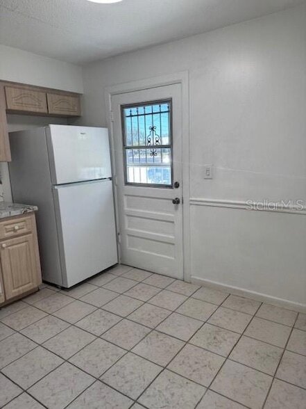 Building Photo - 3325 Bee Ridge Rd