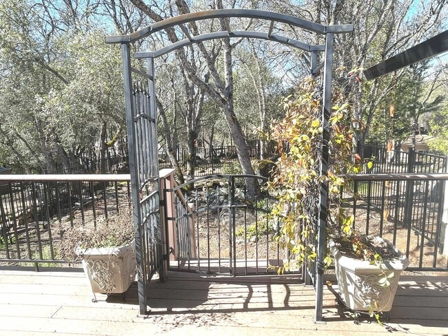 Building Photo - 3 bedroom, 2 bath home in Lake Wildwood, P...