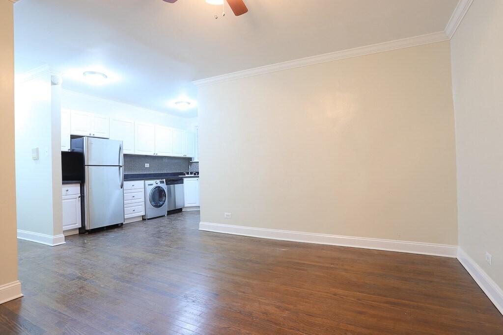 Building Photo - 3817.5 N Greenview Ave