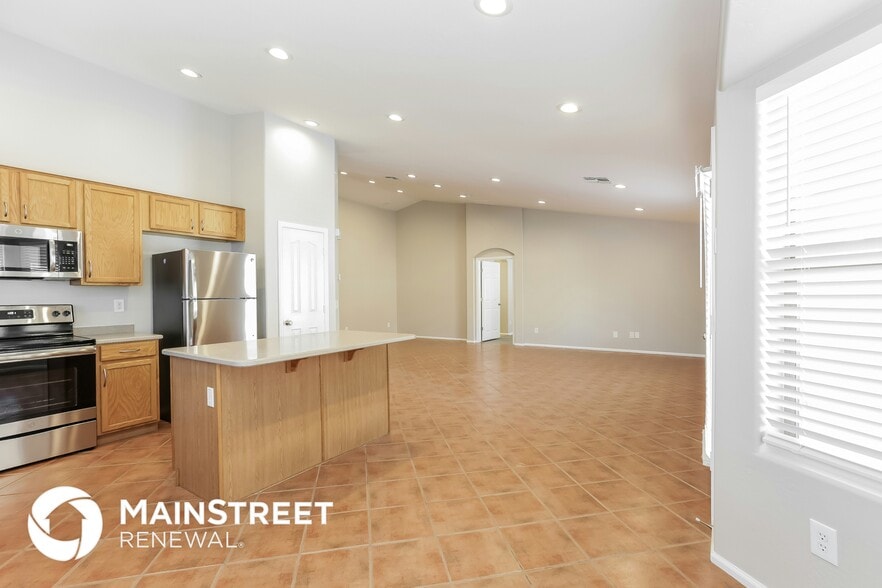 Building Photo - 17406 W Mohave St