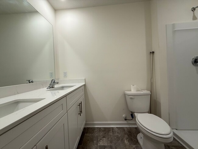 Building Photo - 4 Bedroom 2 Bathroom Home located in Greeneville, TN