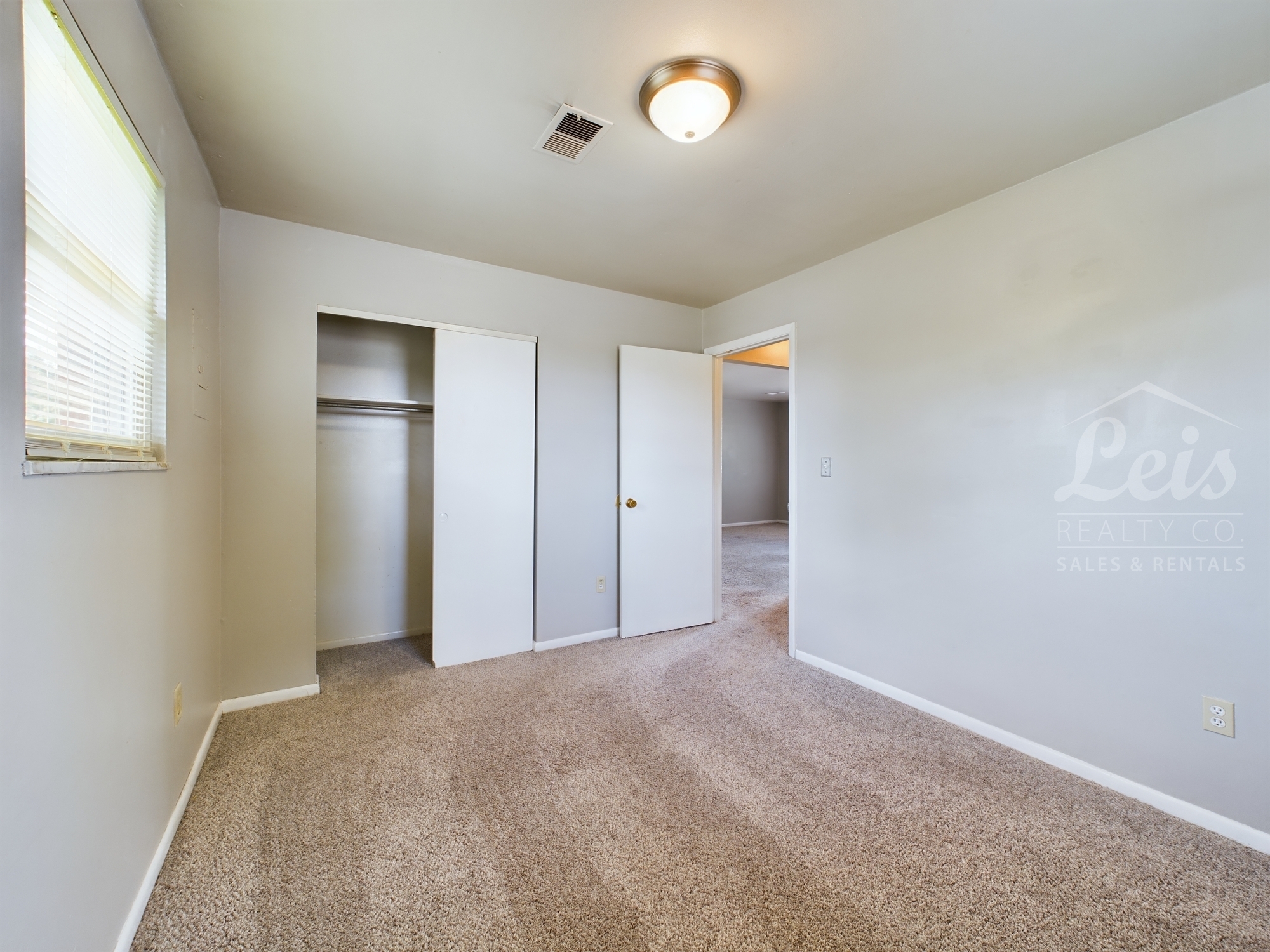 Building Photo - 403 N Owens Dr