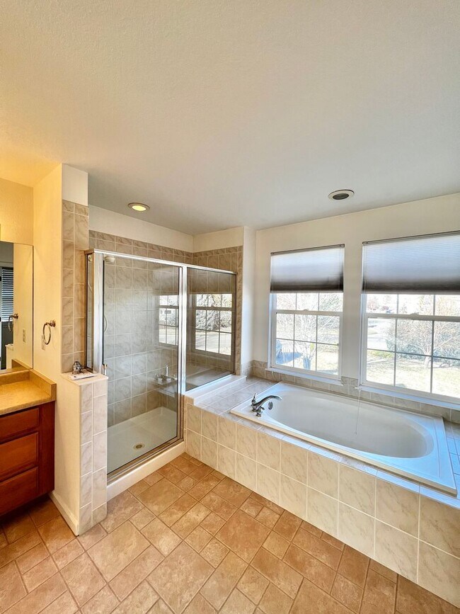 Building Photo - 4 bed, 3 bath Home in Huntington Hills Nei...