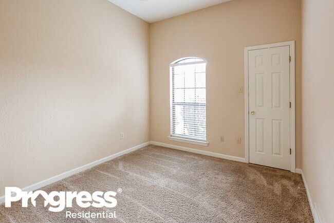 Building Photo - 6690 Autumn Wood Cove