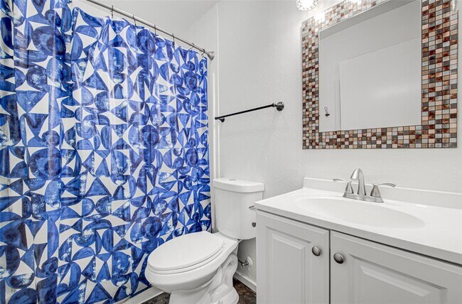 Building Photo - 1403 Click Cove