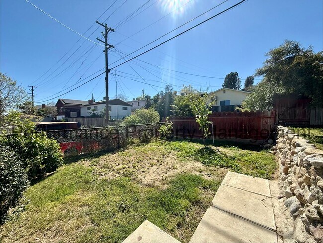 Building Photo - Gorgeous 3 Bed/2 Bath Taft Home w/ Finished Basement, 3 Car Garage & $0 Deposit Option