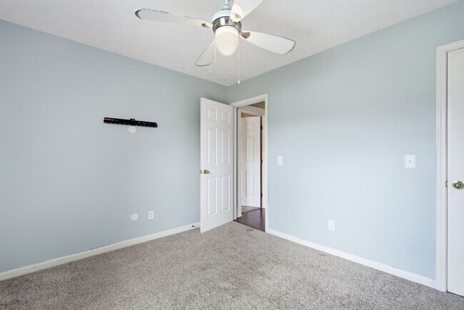 Building Photo - 121 Mill Ct