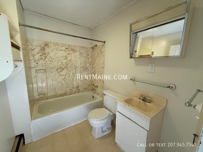 Building Photo - 600 S Main St