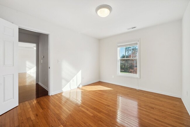 Building Photo - Welcome to this charming 4-bedroom, 2.5-bathroom home located in Durham, NC.!