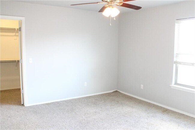 Building Photo - 5007 SW Fieldstone Blvd