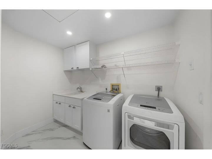 Building Photo - 3832 Sabal Springs Blvd