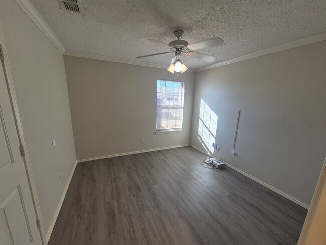 Building Photo - 809 N Evanston Ave