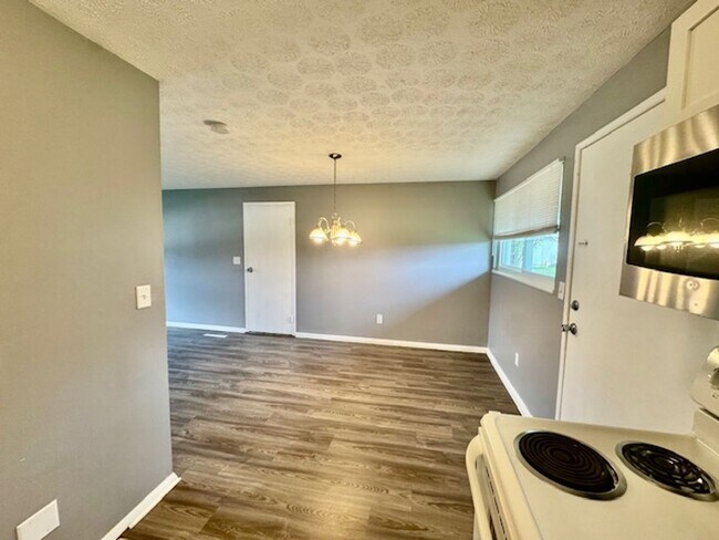 Building Photo - 3 Bedroom, 2 Bath Ranch Home with Garage and Fenced Yard in Huber Heights