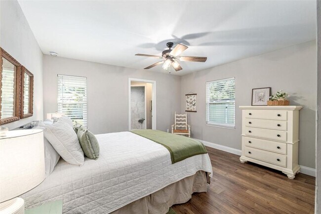 Building Photo - 4530 SE 14th St