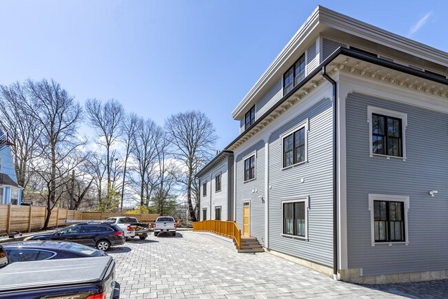 Building Photo - 105 Forest Hills St