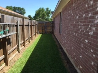 Side yard with gate - 5611 Northstar Ln