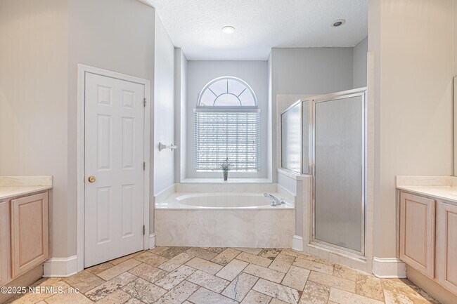 Building Photo - 12160 Basalt Dr S