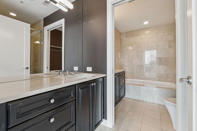 Building Photo - Luxury Living in Buckhead!