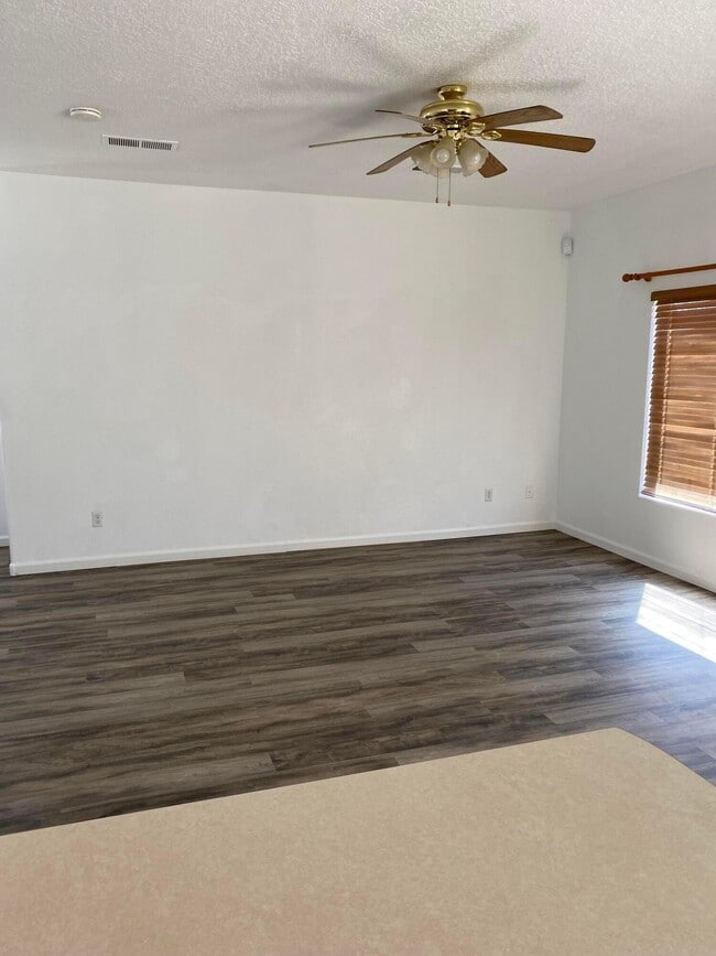 Building Photo - 1412 Stone Canyon Rd NE