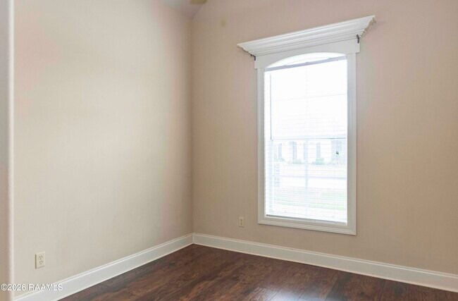 Building Photo - 308 Forest Creek Dr