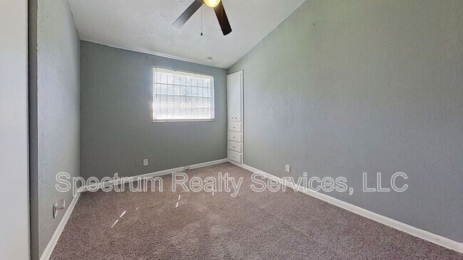 Building Photo - 9276 Greenleaf Rd
