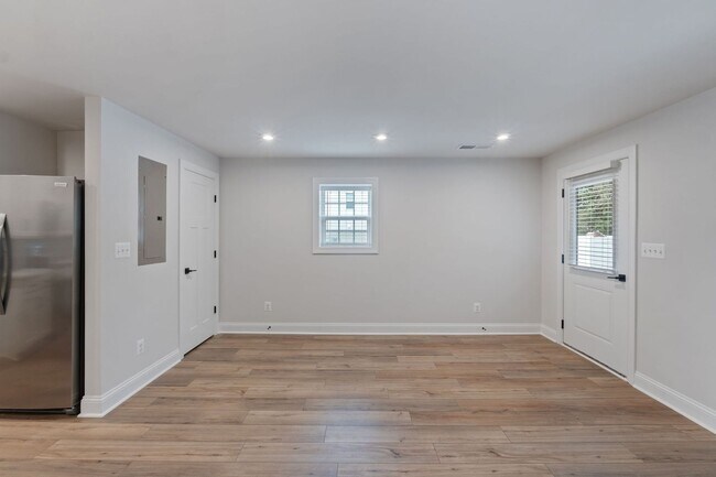 Building Photo - 2232 Leeham St