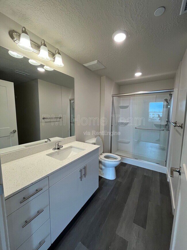 Building Photo - 155 E Ninth