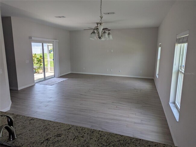Building Photo - 1357 Salisbury Dr