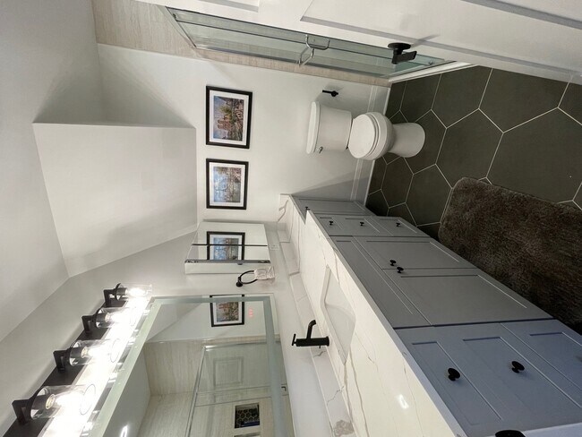 Building Photo - 433 Wisconsin Ave