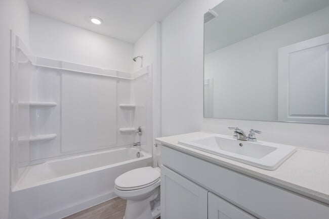 Building Photo - 3925 Pontchartrain Pkwy