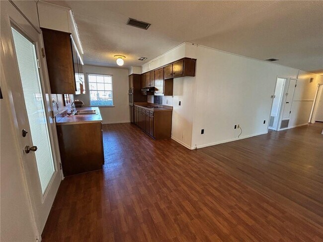 Building Photo - 5359 Emmett Dr