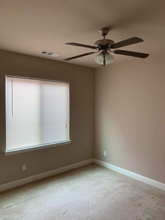 Building Photo - 1194 Paradise Loop