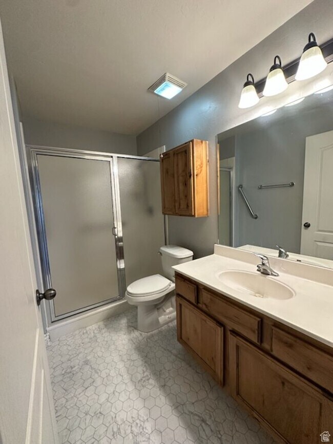 Building Photo - 574 S 2150 W