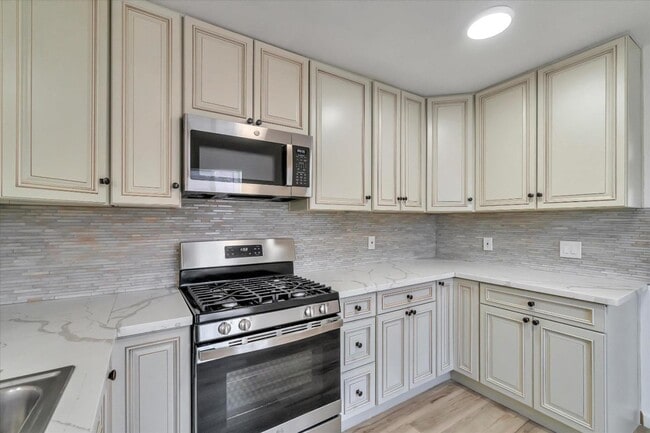 Building Photo - 5820 Dewey Blvd