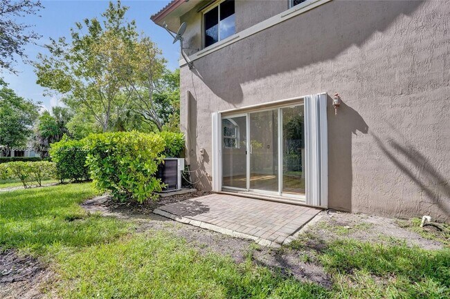 Building Photo - 3128 Coral Ridge Dr