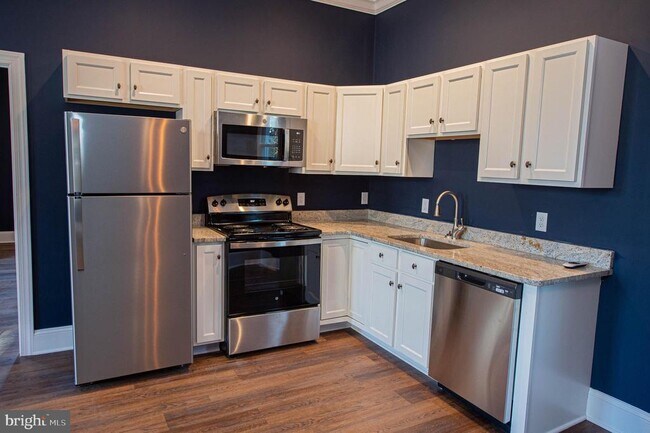 Building Photo - 106 Colonial Ct