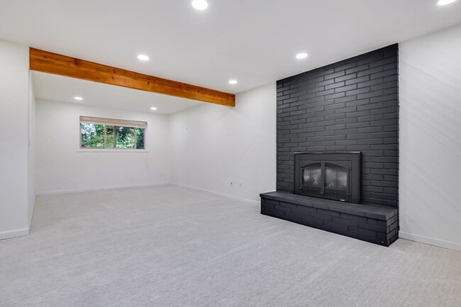 Building Photo - 1321 SE Eastwood Ct