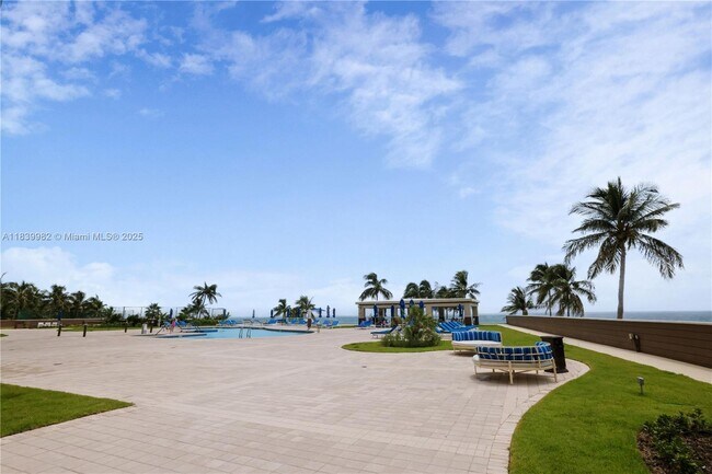 Building Photo - 17555 Collins Ave