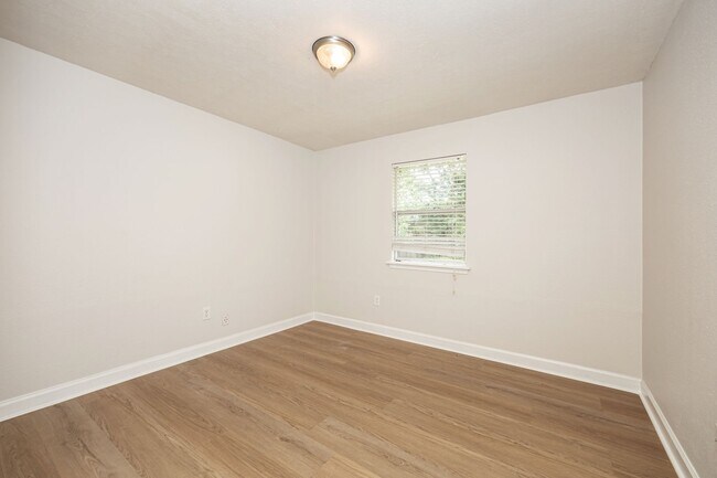 Building Photo - 2840 Gardendale Ave