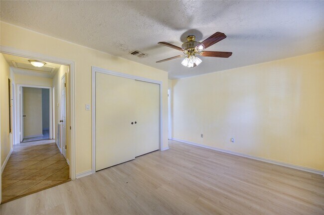 Building Photo - 6227 S Pinesap Dr