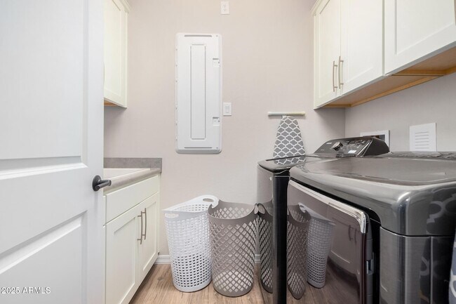 Building Photo - 5654 N 88th Ln