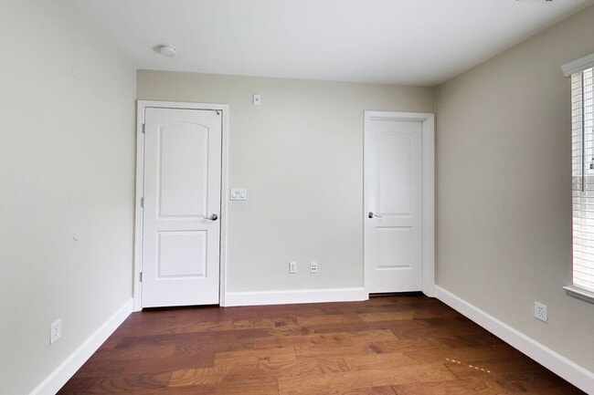 Building Photo - 485 Chagall St