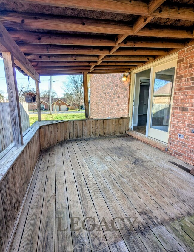 Building Photo - 221 Benefield Dr