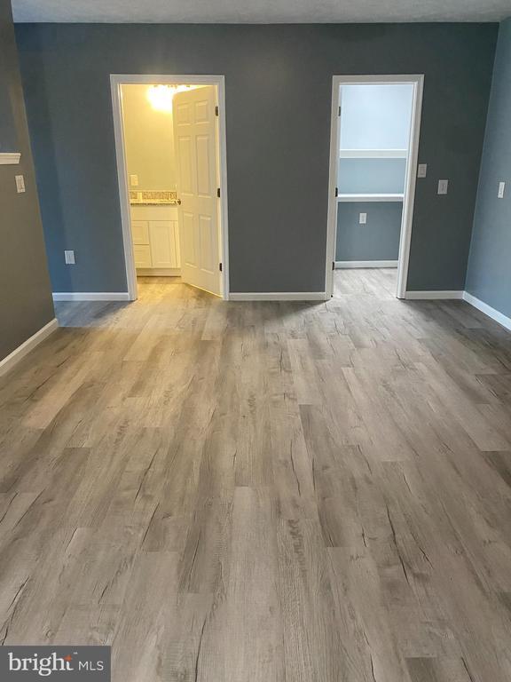 Building Photo - 122 Stuart Dr