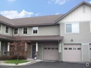 Building Photo - Dog friendly 3 Bedroom Condo!